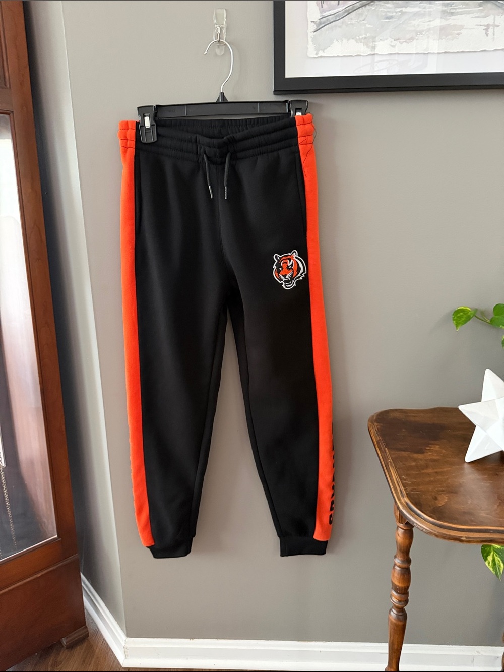 NFL Black and Orange Boys Joggers with Cincinnati Bengals Logo. Size Large 14/16